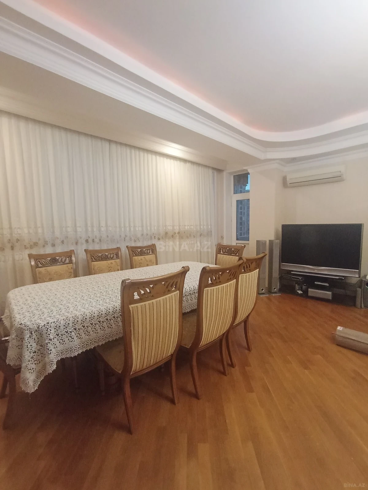 Kirayə verilir 4 otaqlı mənzil 175 m²