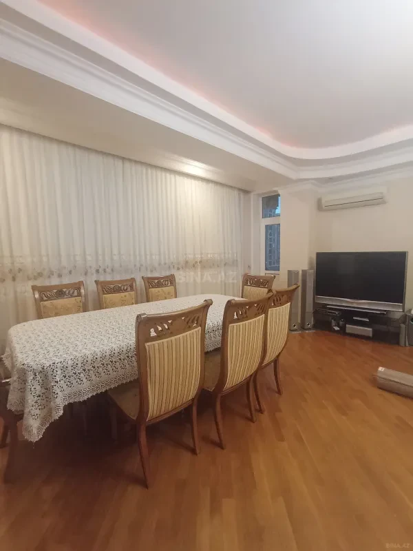Kirayə verilir 4 otaqlı mənzil 175 m²