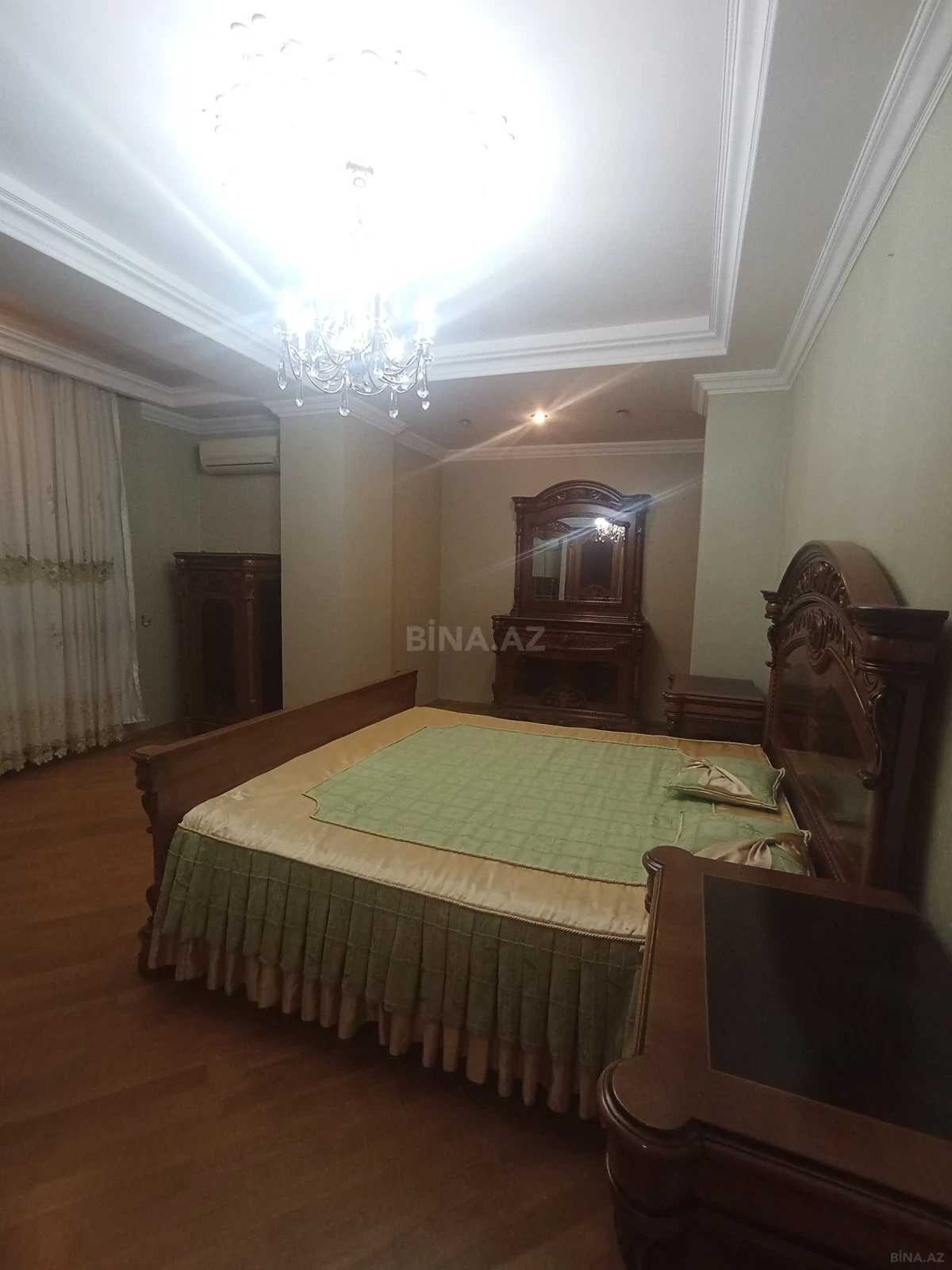 Kirayə verilir 4 otaqlı mənzil 175 m²