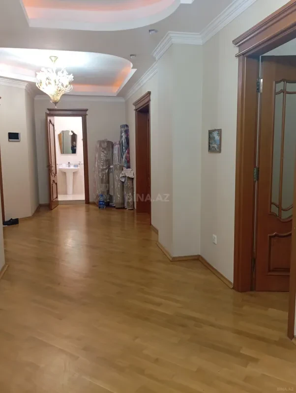 Kirayə verilir 4 otaqlı mənzil 175 m²