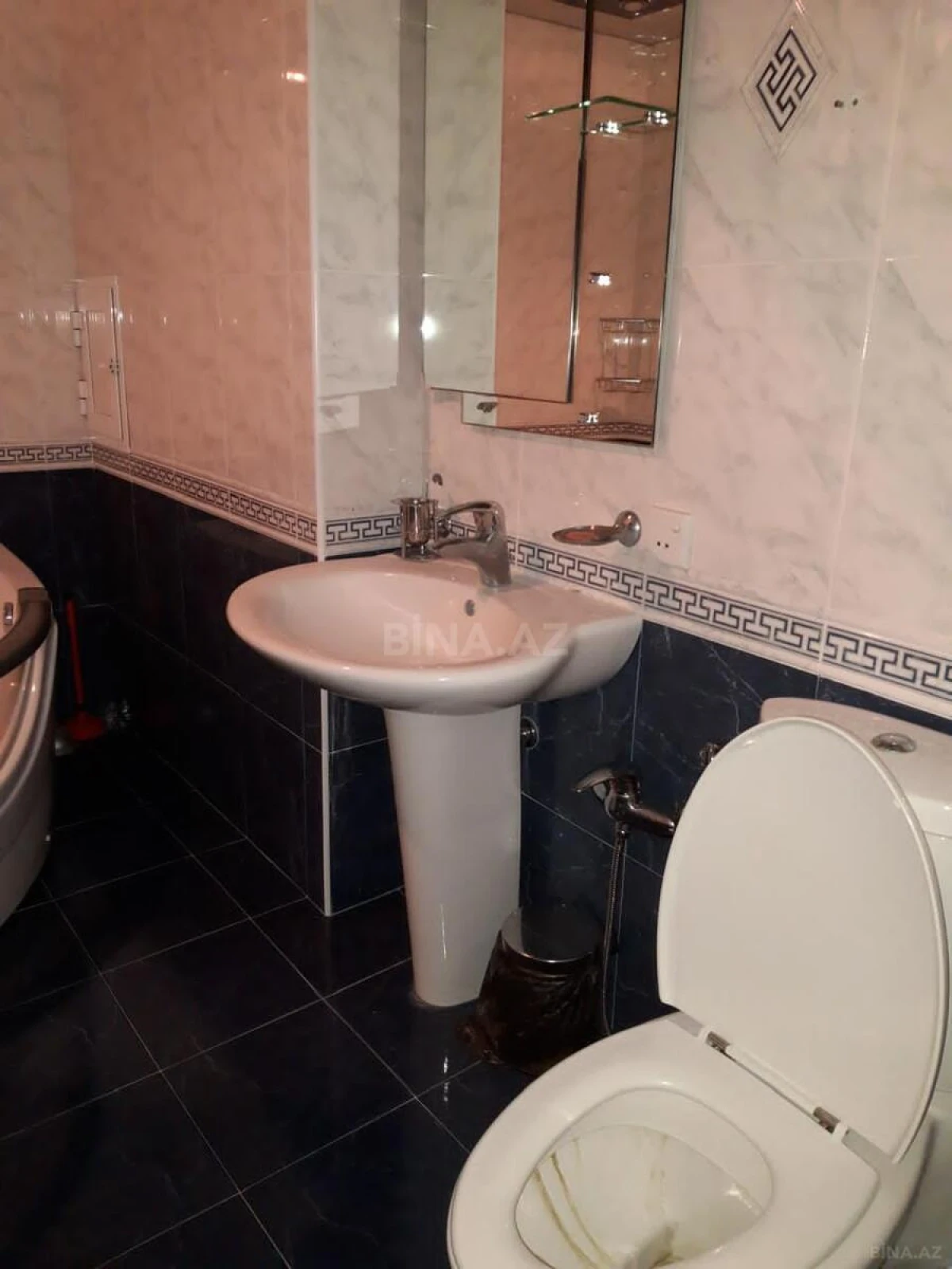 Kirayə verilir 4 otaqlı mənzil 175 m²