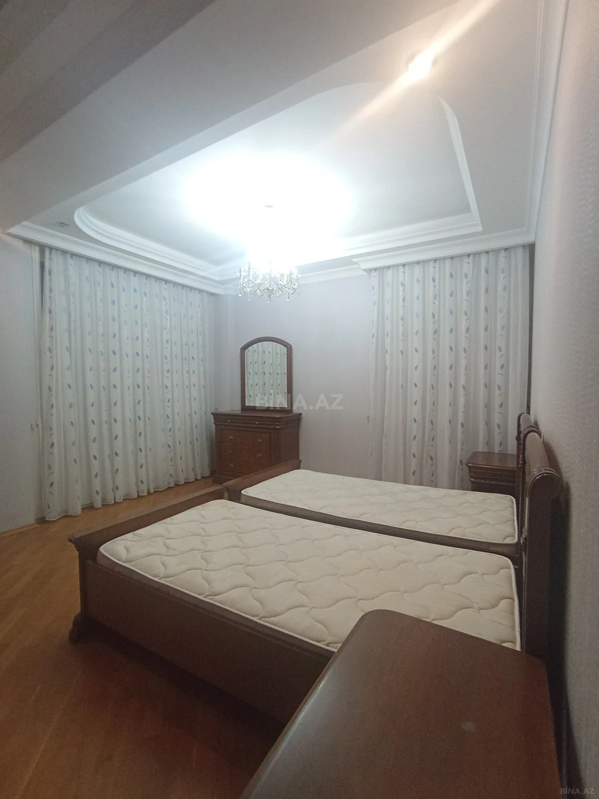 Kirayə verilir 4 otaqlı mənzil 175 m²