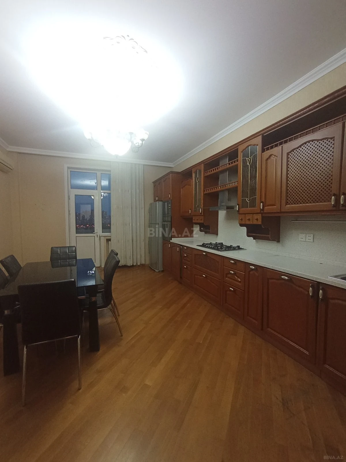 Kirayə verilir 4 otaqlı mənzil 175 m²