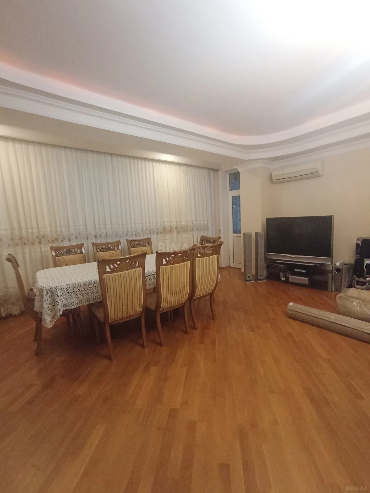 Kirayə verilir 4 otaqlı mənzil 175 m²