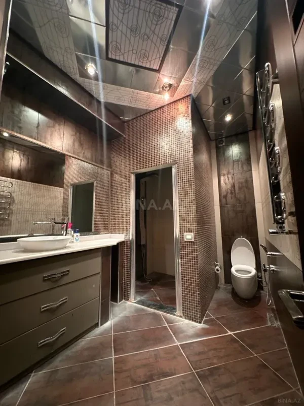 Satılır 4 otaqlı mənzil 205 m²