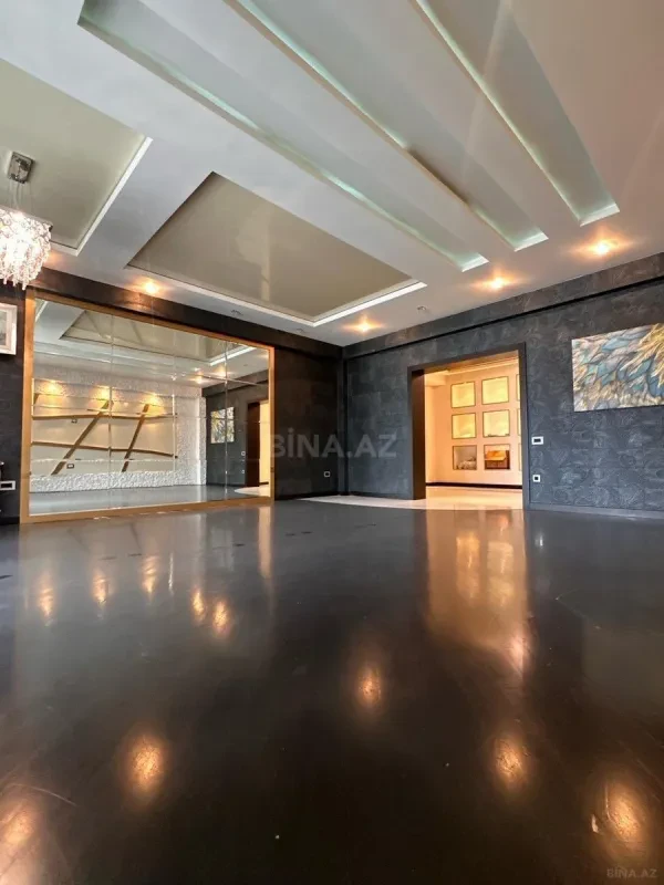 Satılır 4 otaqlı mənzil 205 m²
