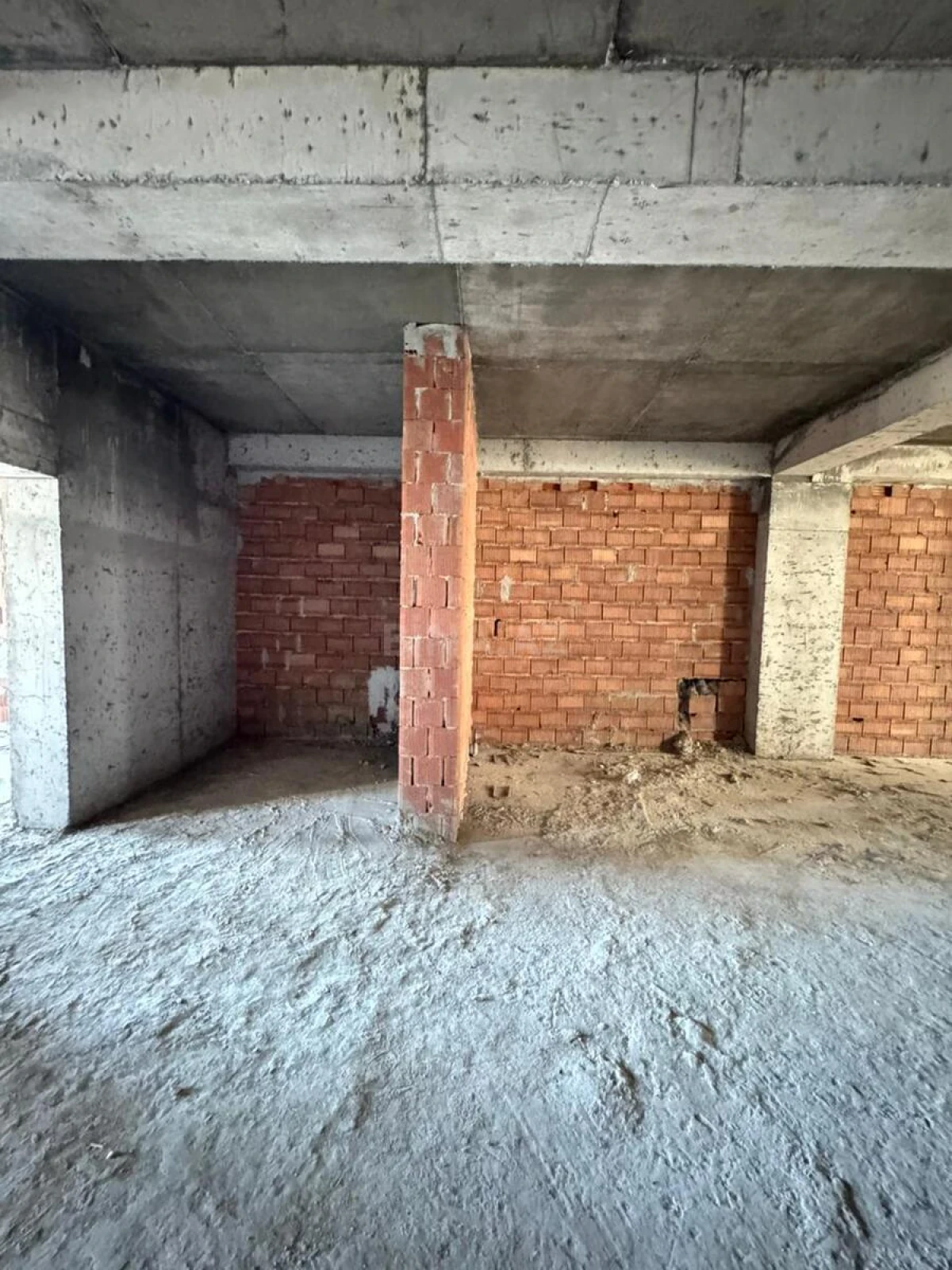 Satılır 4 otaqlı mənzil 215 m²