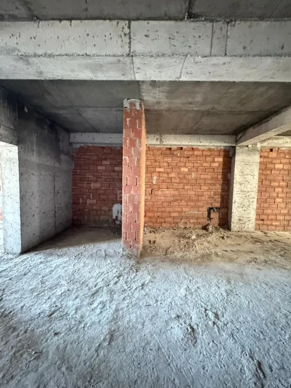 Satılır 4 otaqlı mənzil 215 m²