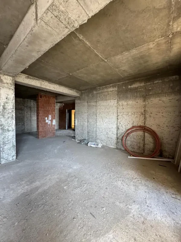 Satılır 4 otaqlı mənzil 215 m²