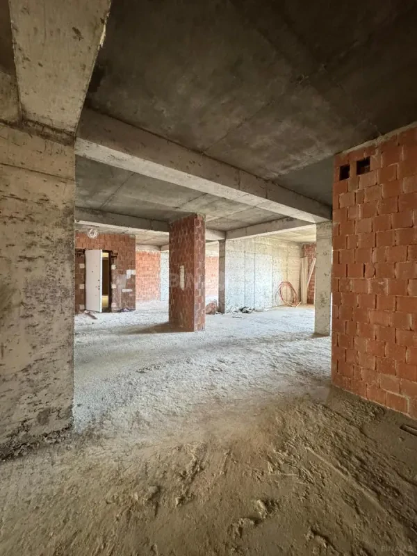 Satılır 4 otaqlı mənzil 215 m²