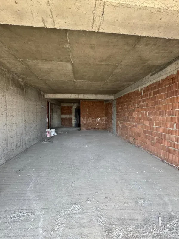 Satılır 4 otaqlı mənzil 215 m²