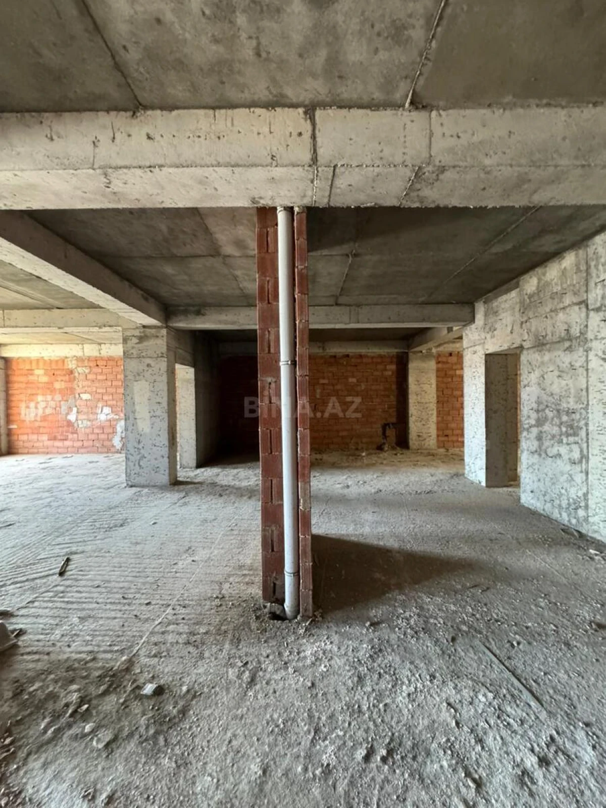 Satılır 4 otaqlı mənzil 215 m²