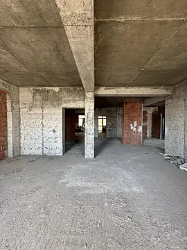 Satılır 4 otaqlı mənzil 215 m²