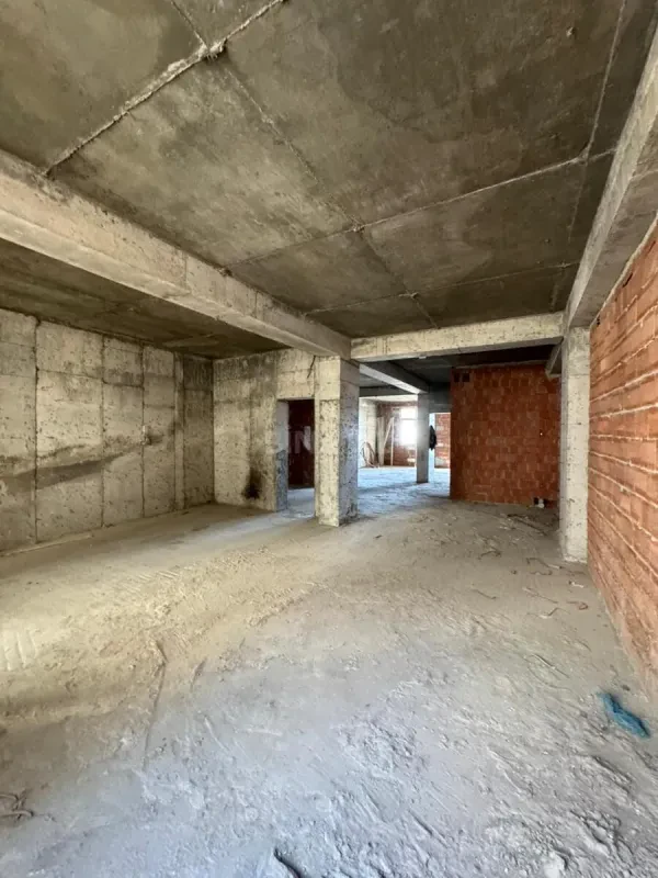 Satılır 4 otaqlı mənzil 215 m²