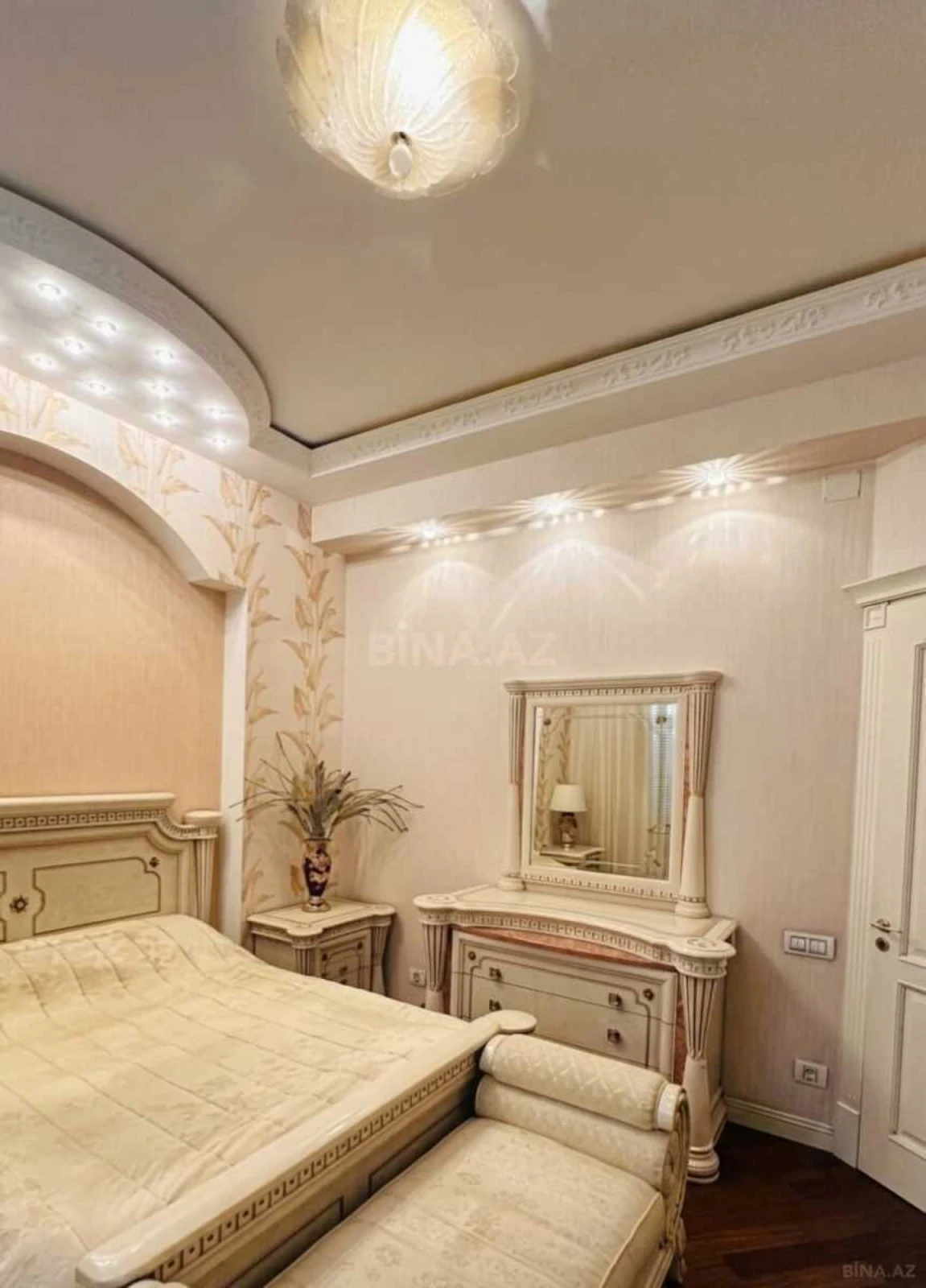 Satılır 3 otaqlı mənzil 128 m²