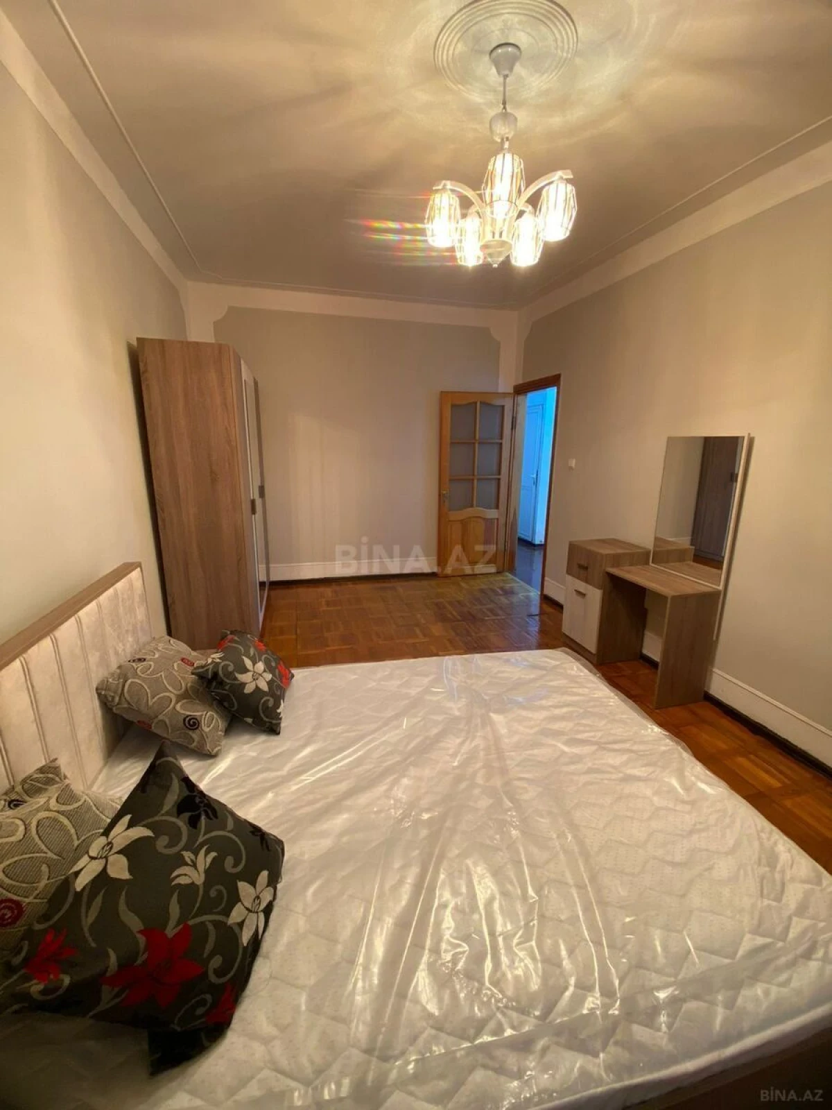 Kirayə verilir 4 otaqlı mənzil 105 m²