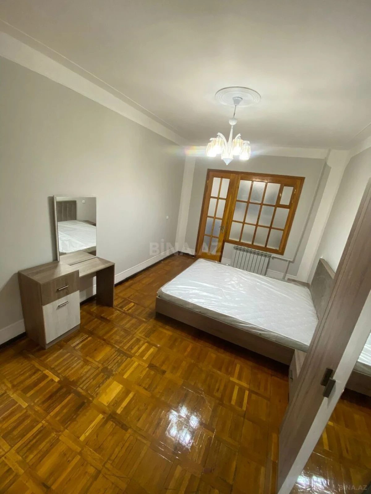 Kirayə verilir 4 otaqlı mənzil 105 m²