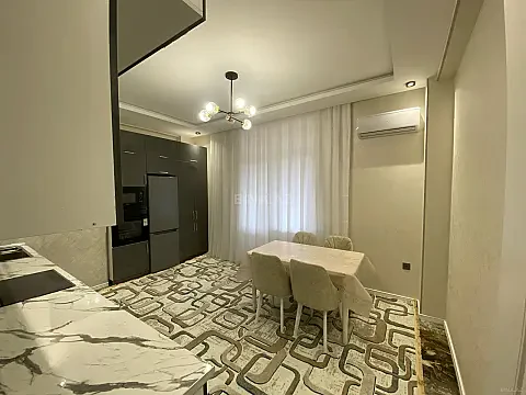 Kirayə verilir 3 otaqlı mənzil 140 m²