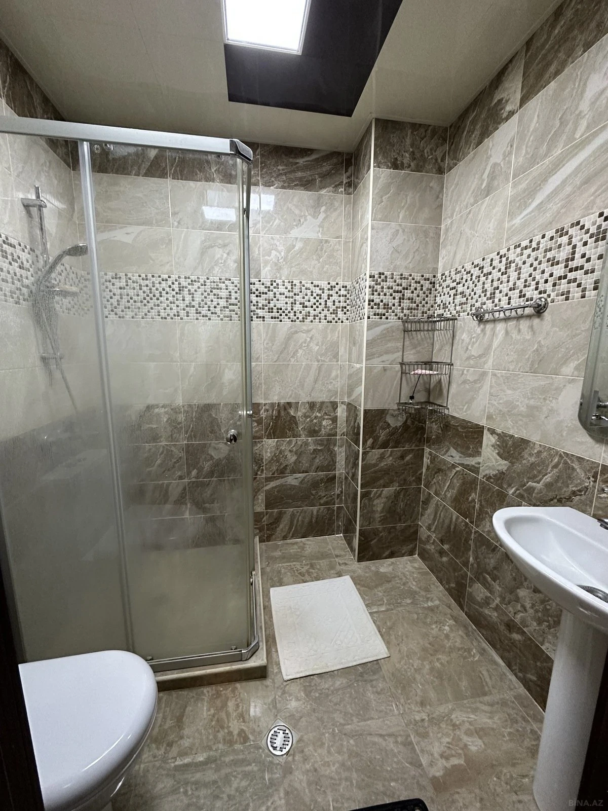 Satılır 2 otaqlı mənzil 68 m²