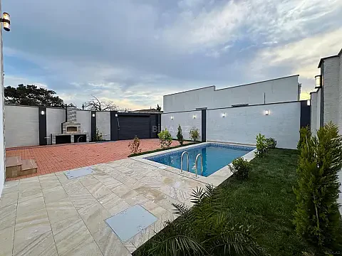 Satılır 4 otaqlı həyət evi 160 m²