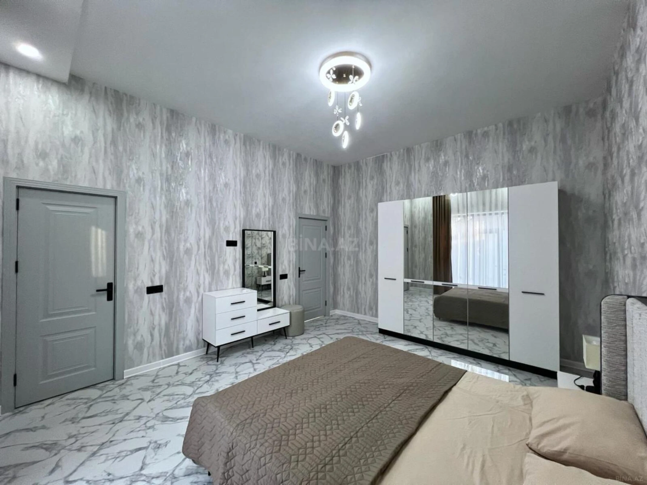 Satılır 4 otaqlı həyət evi 160 m²