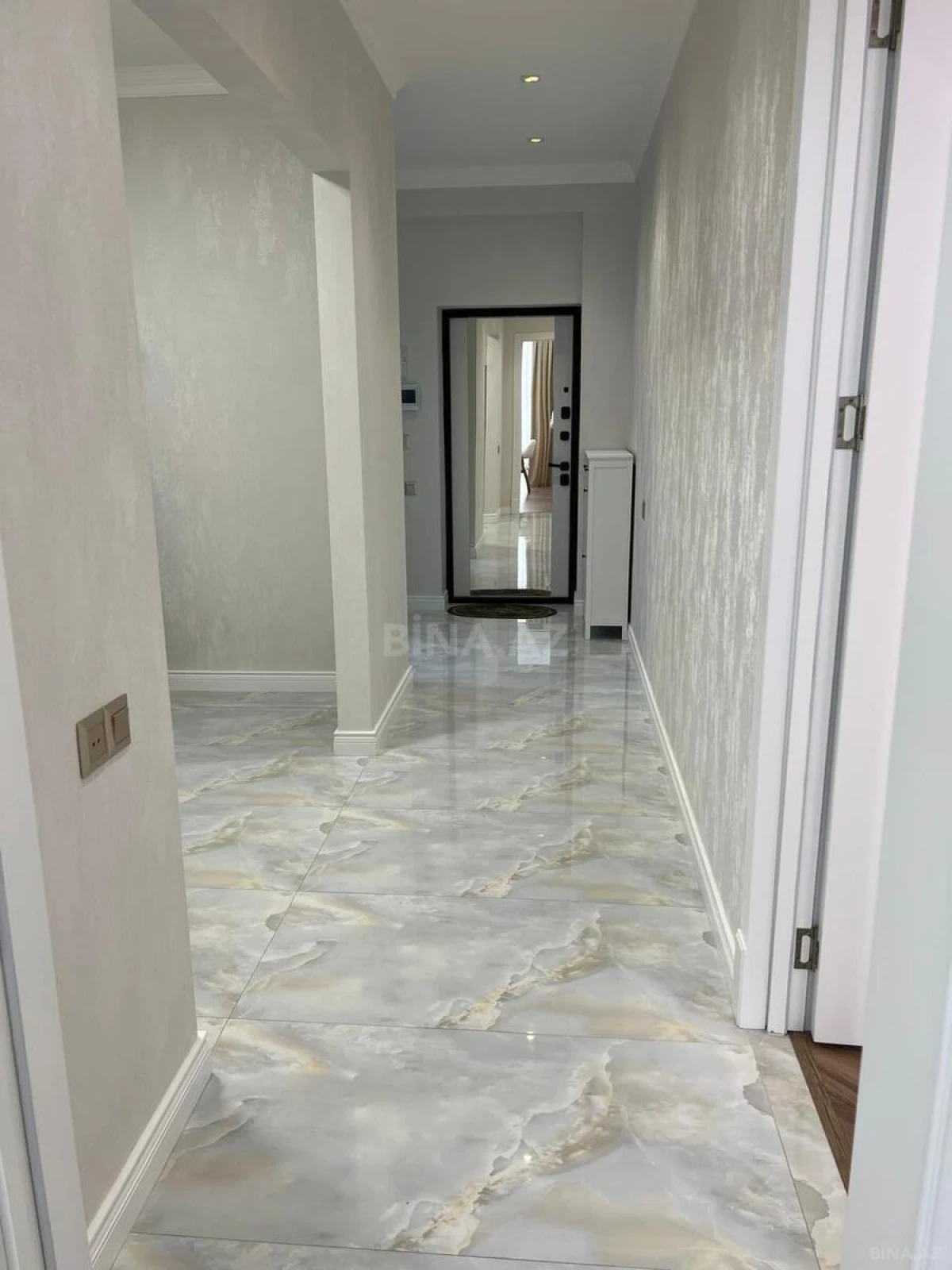 Kirayə verilir 2 otaqlı mənzil 80 m²