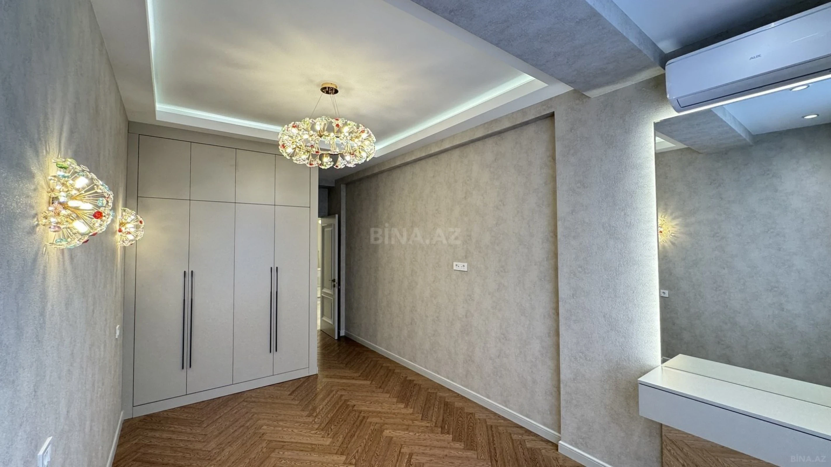 Satılır 3 otaqlı mənzil 125 m²