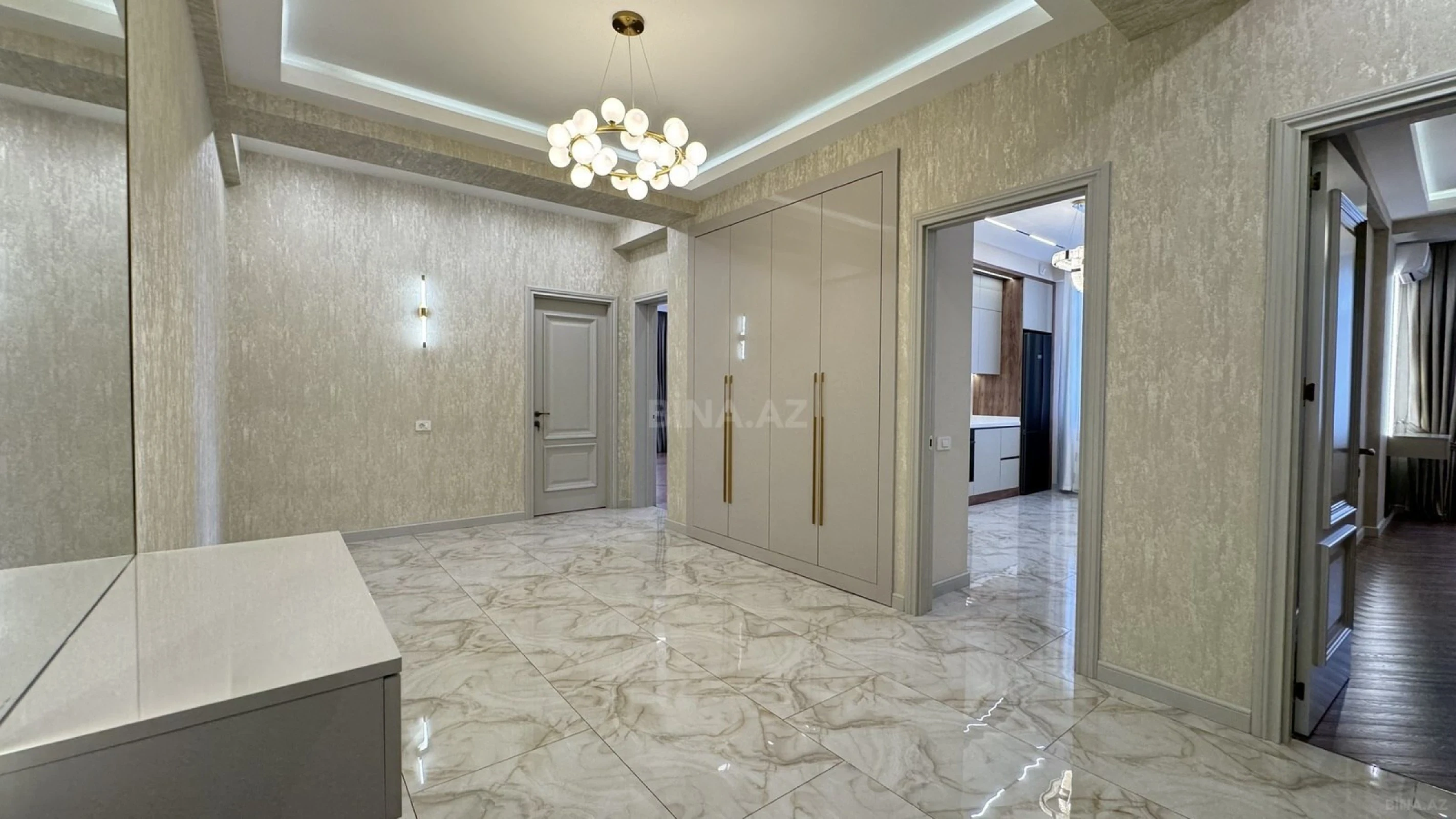 Satılır 3 otaqlı mənzil 125 m²