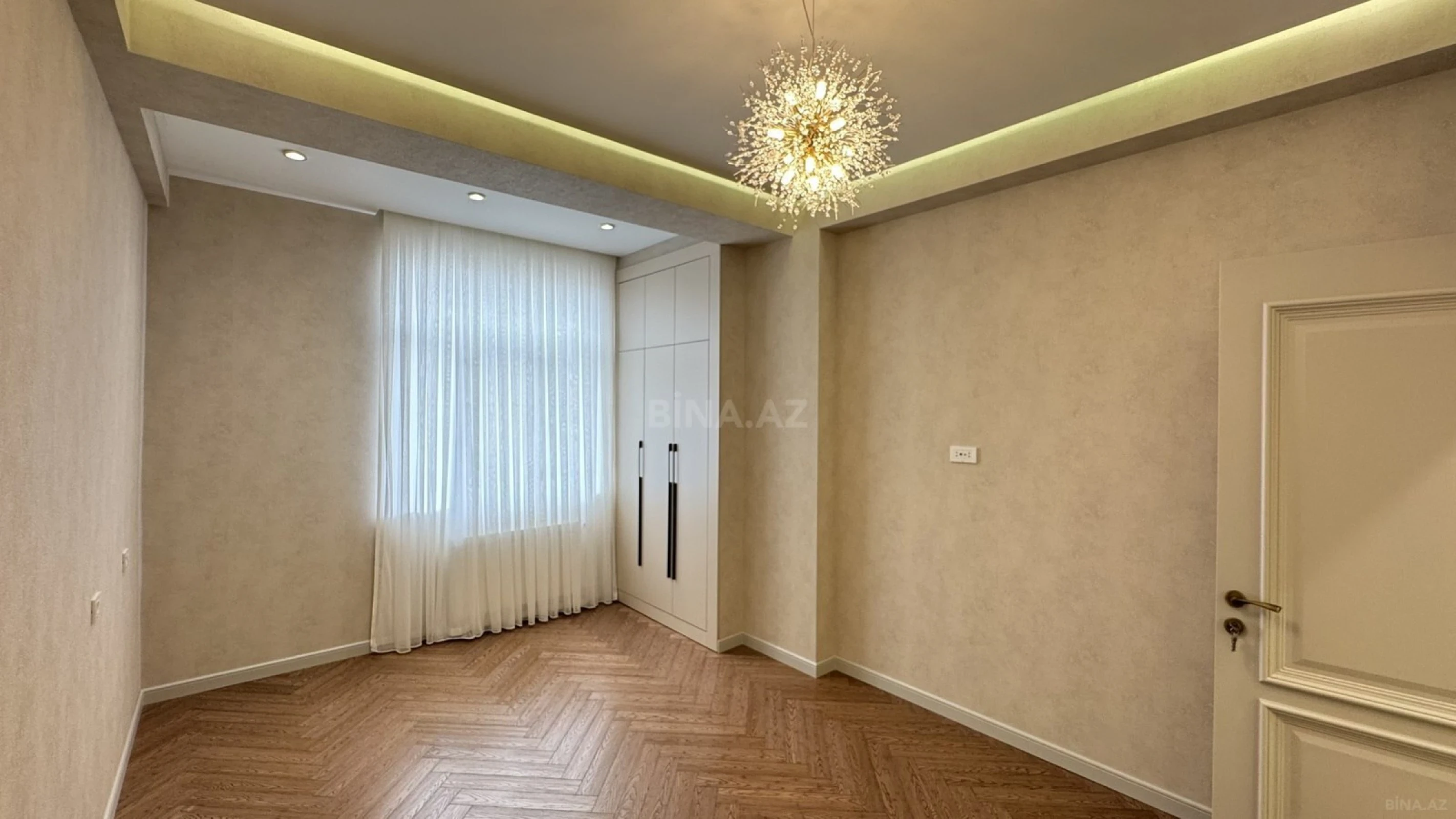 Satılır 3 otaqlı mənzil 125 m²