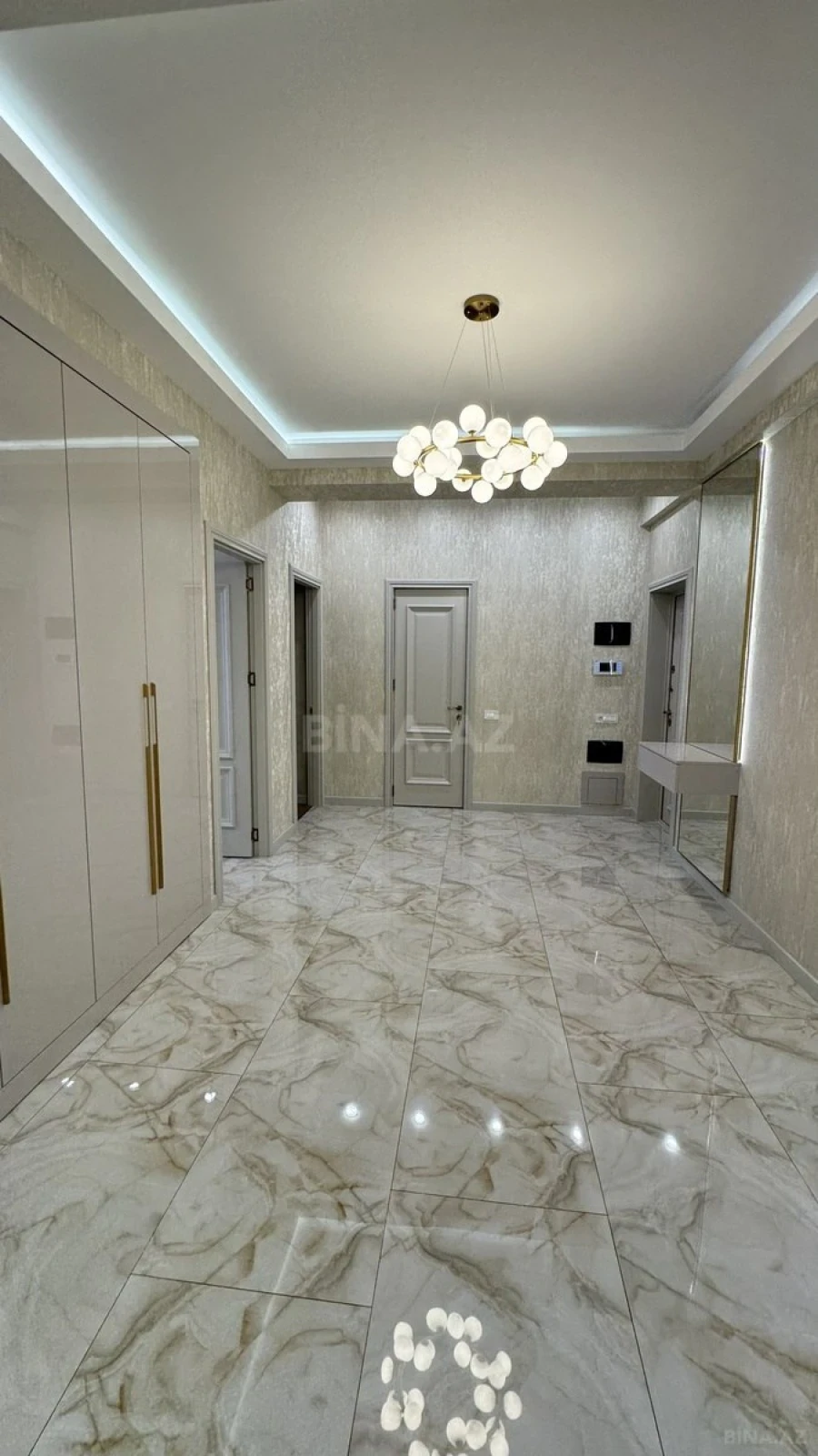 Satılır 3 otaqlı mənzil 125 m²