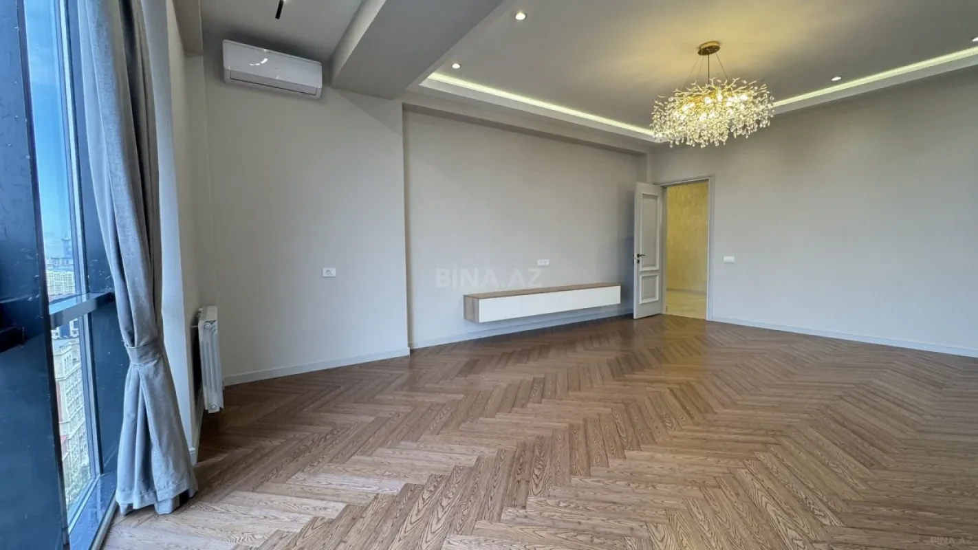 Satılır 3 otaqlı mənzil 125 m²