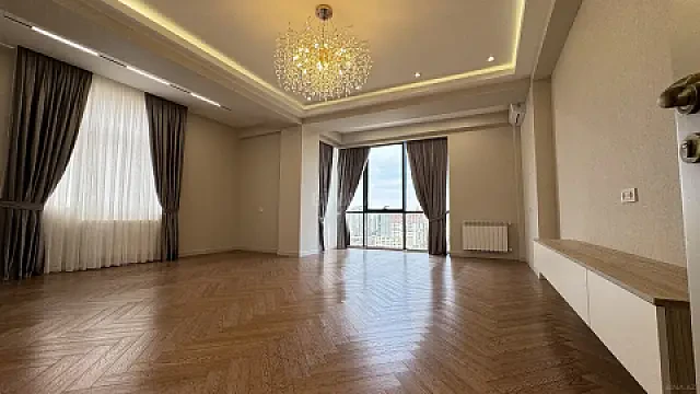 Satılır 3 otaqlı mənzil 125 m²