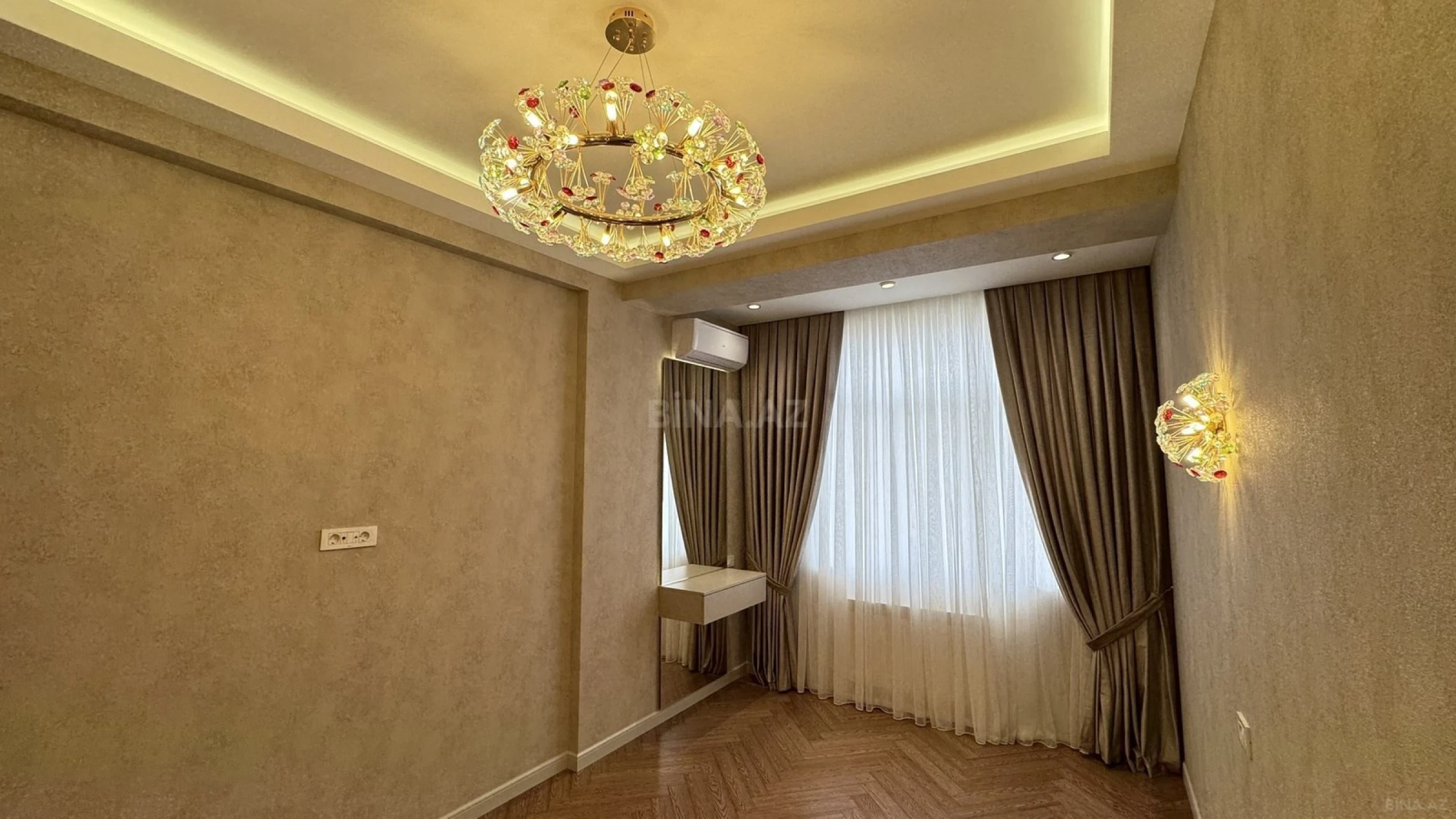Satılır 3 otaqlı mənzil 125 m²