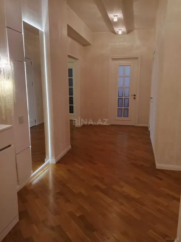 Satılır 4 otaqlı mənzil 156 m²