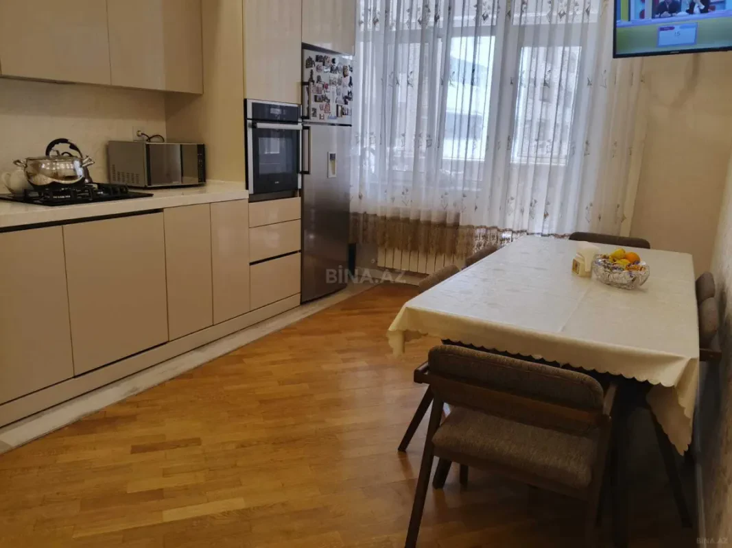 Satılır 4 otaqlı mənzil 156 m²
