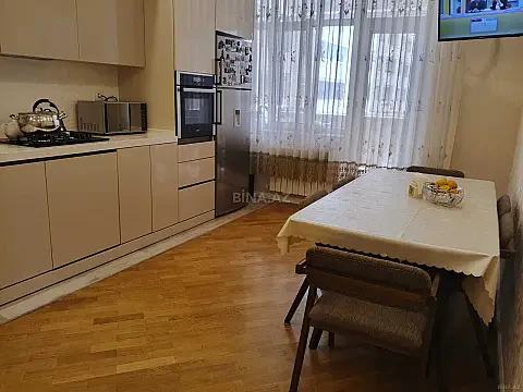 Satılır 4 otaqlı mənzil 156 m²