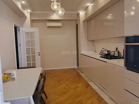 Satılır 4 otaqlı mənzil 156 m²