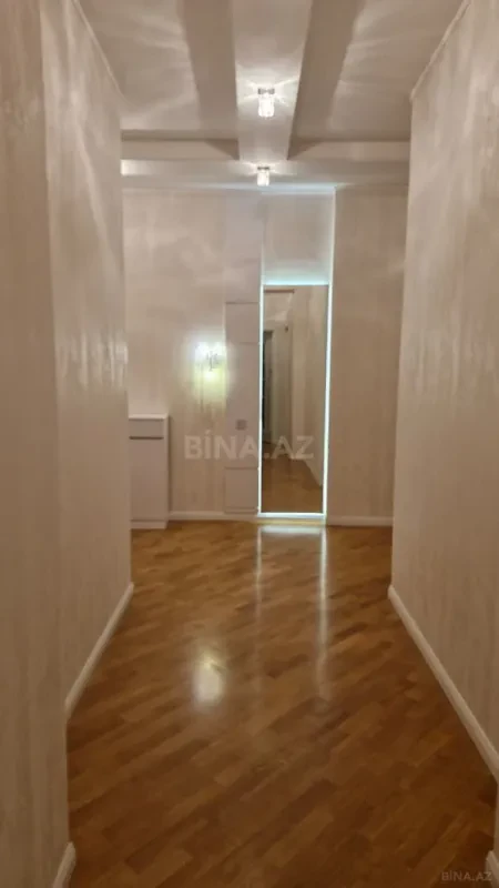 Satılır 4 otaqlı mənzil 156 m²