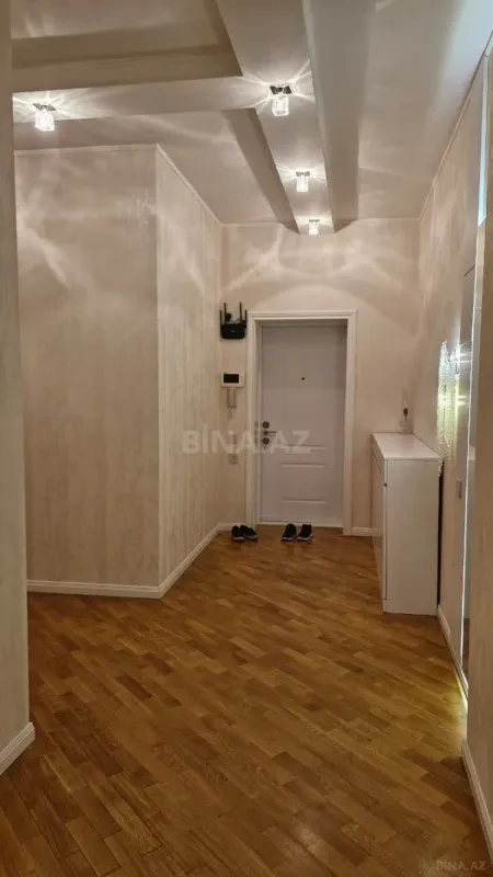 Satılır 4 otaqlı mənzil 156 m²