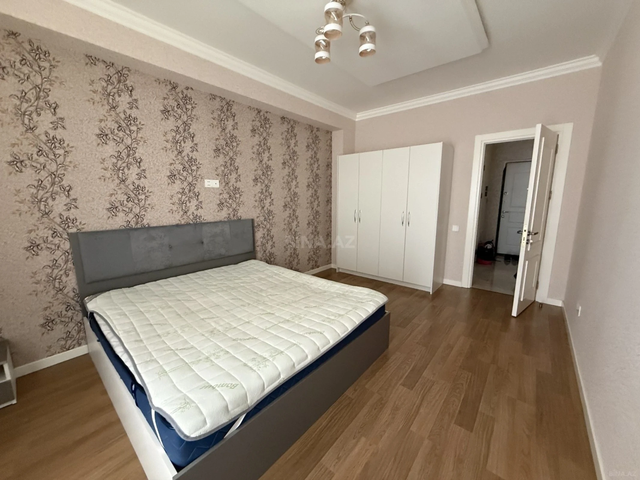 Kirayə verilir 3 otaqlı mənzil 130 m²