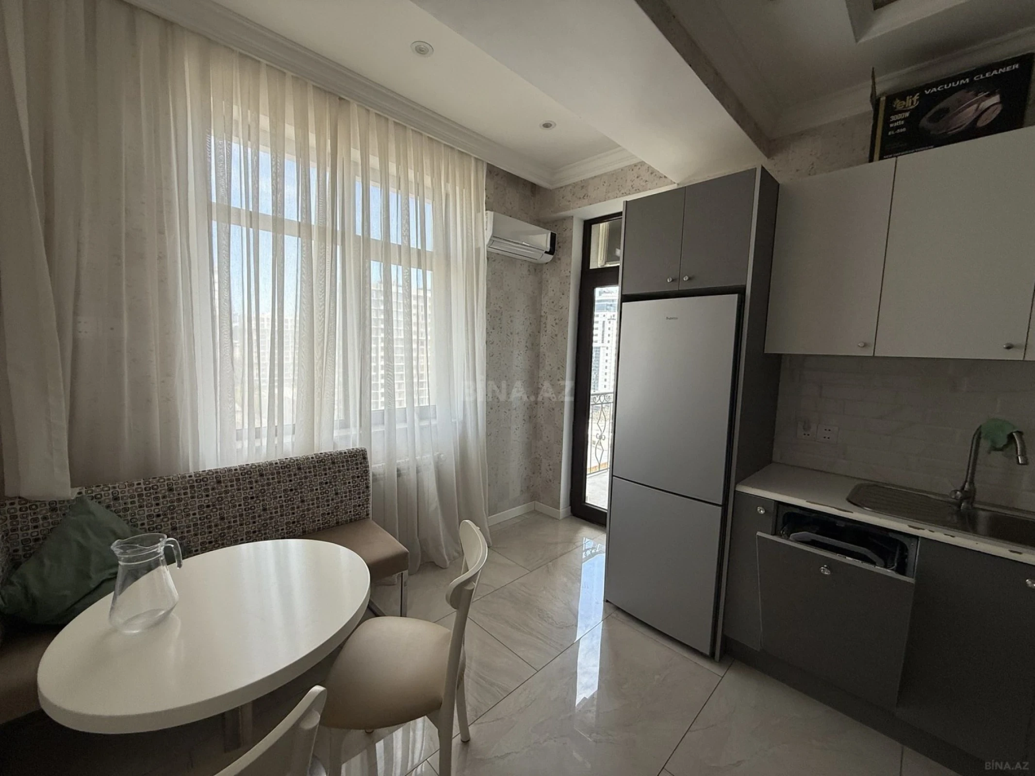 Kirayə verilir 3 otaqlı mənzil 130 m²