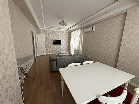Kirayə verilir 3 otaqlı mənzil 130 m²