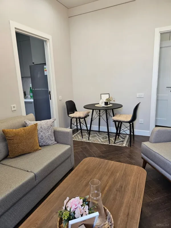Kirayə verilir 2 otaqlı mənzil 62 m²