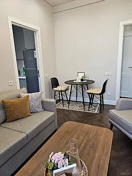 Kirayə verilir 2 otaqlı mənzil 62 m²