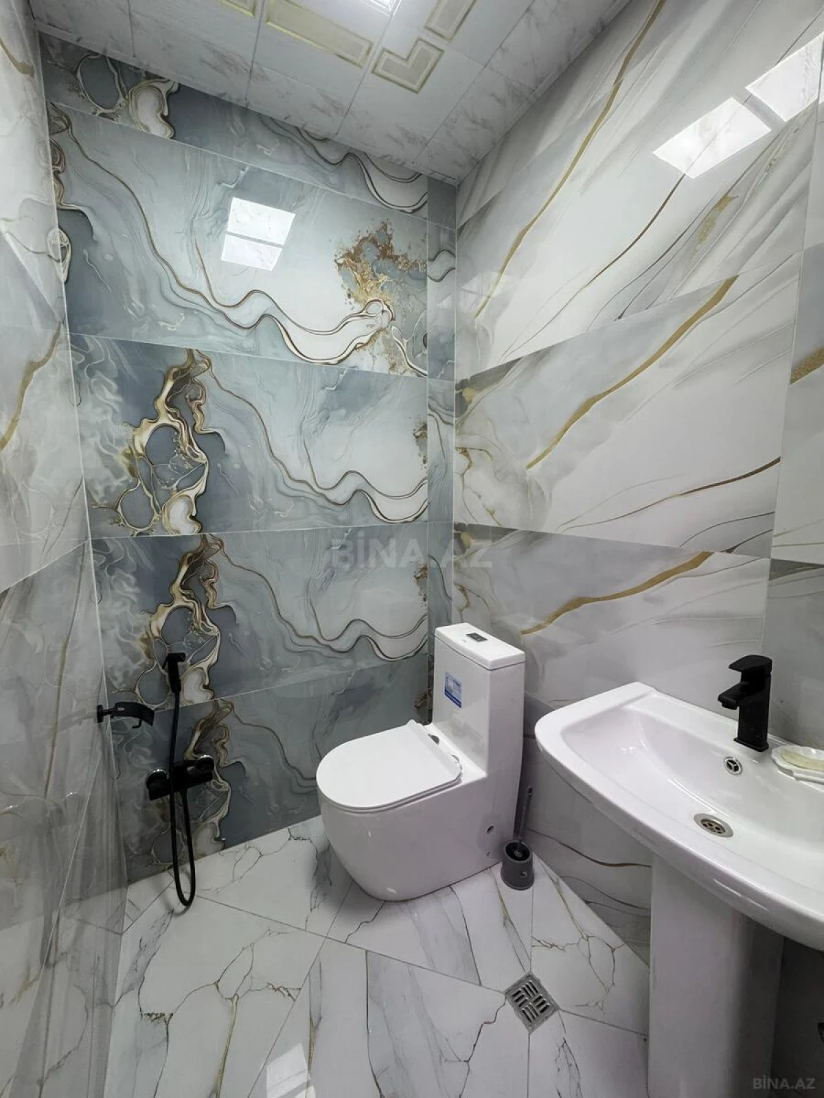Kirayə verilir 2 otaqlı mənzil 73 m²