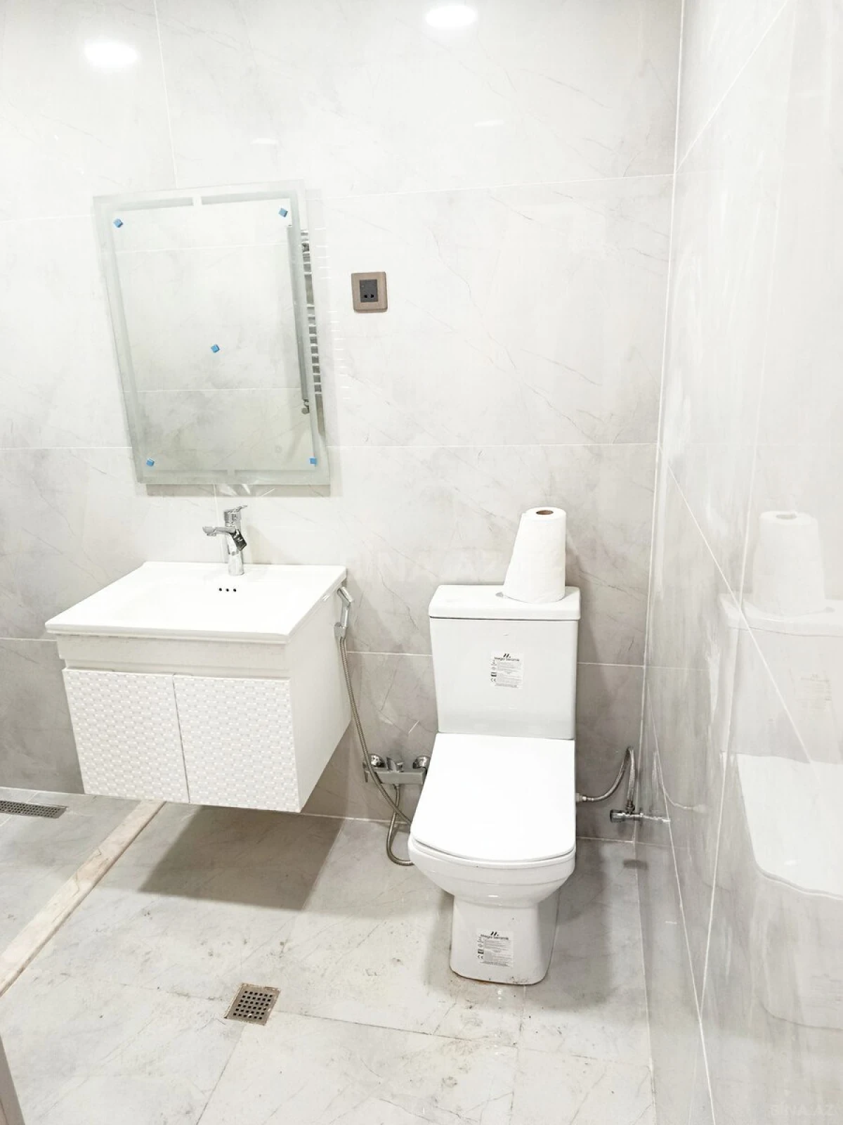 Satılır 2 otaqlı mənzil 42 m²