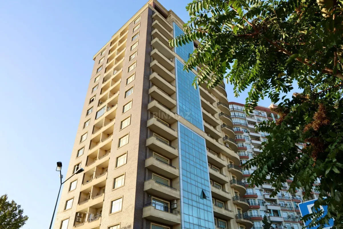 Satılır 3 otaqlı mənzil 195 m²