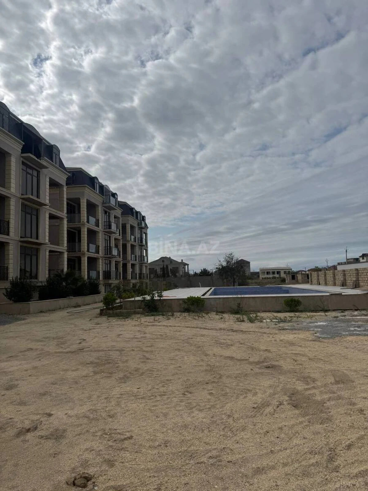 Satılır 3 otaqlı mənzil 107 m²