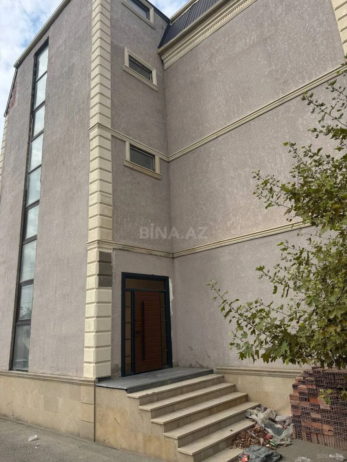 Satılır 3 otaqlı mənzil 107 m²