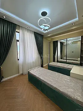 Satılır 4 otaqlı mənzil 139 m²